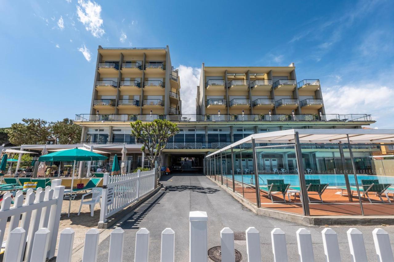 Hotel Bellevue Et Mediterranee Diano Marina Exterior foto