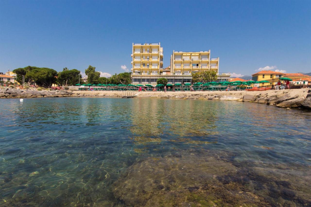 Hotel Bellevue Et Mediterranee Diano Marina Exterior foto