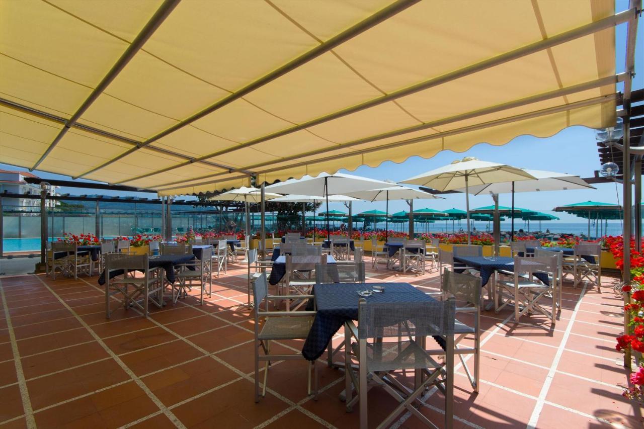 Hotel Bellevue Et Mediterranee Diano Marina Exterior foto